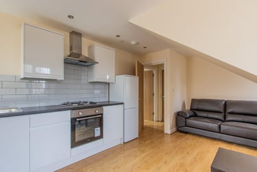 1 bed house, Newport Road, Roath, Cardiff, CF241AH - Image 1